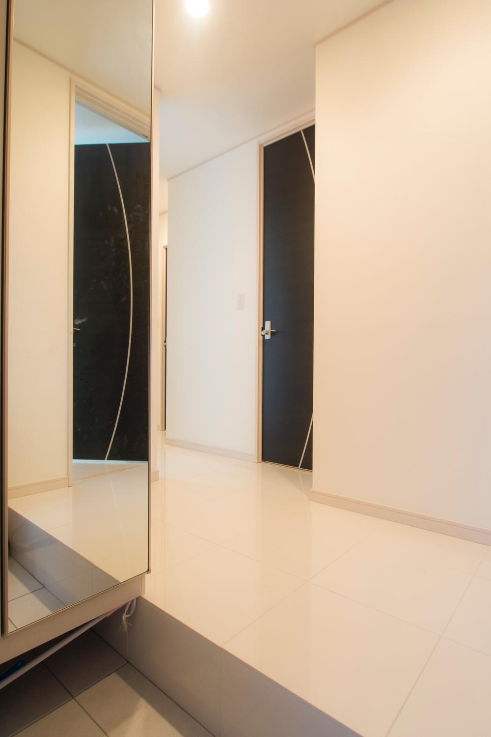 Entrance. Local (11 May 2013) Shooting