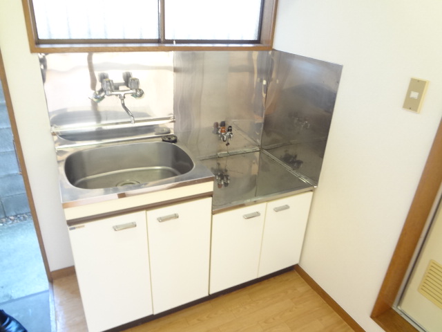 Kitchen. Gas two-burner installation Allowed!