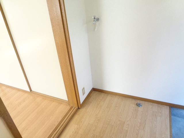 Other room space. Indoor wash yard