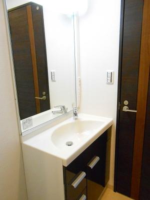 Wash basin, toilet