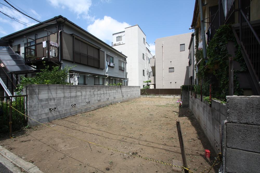 Local appearance photo. Local (08 May 2013) Shooting