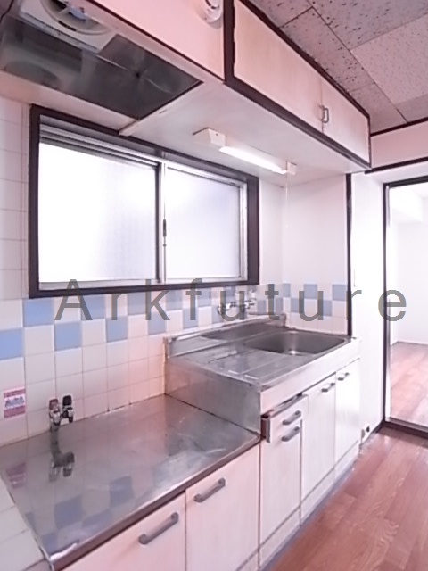 Kitchen. Kitchens, Two-burner stove installation Allowed!