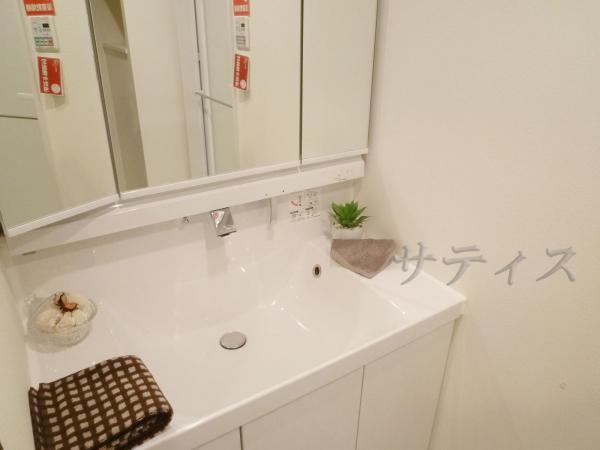 Wash basin, toilet