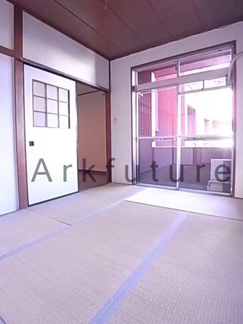 Other room space. Japanese-style room to settle! 