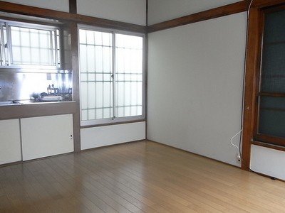 Other room space. Three sides is a lighting of the bright rooms