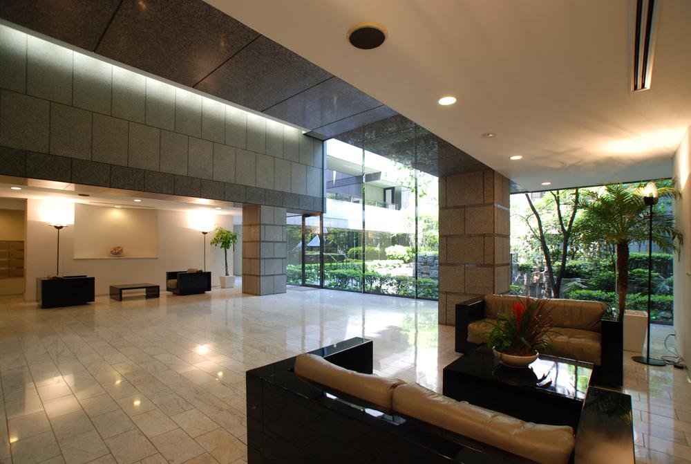 Entrance. Common areas