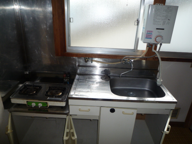 Kitchen. Gas 2-neck Allowed