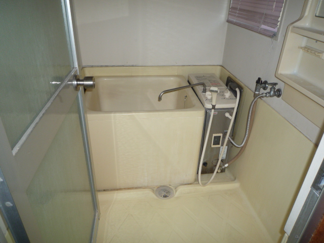 Bath. Window there and add cooked Allowed!