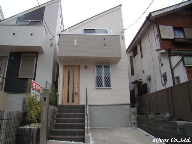 Local appearance photo. Local (10 May 2013) Shooting