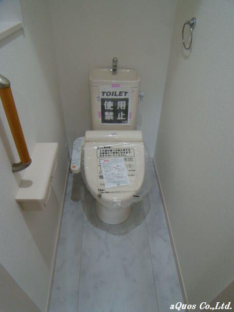 Toilet. Indoor (10 May 2013) Shooting