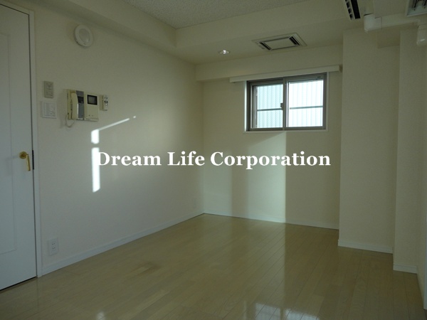Other room space.  ※ In fact the we use the photos in the same building may be different. 