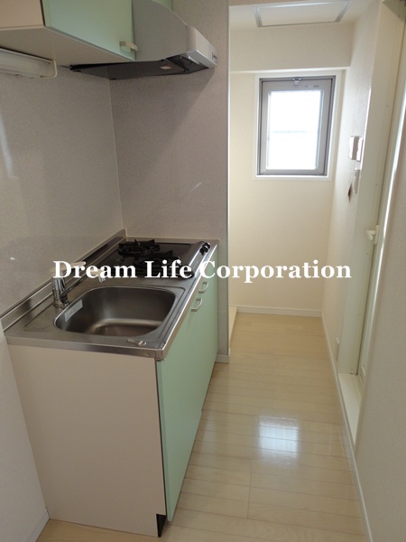 Kitchen.  ※ In fact the we use the photos in the same building may be different. 