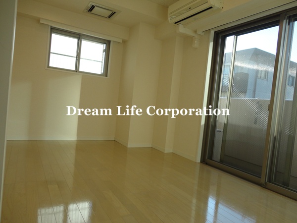 Living and room.  ※ In fact the we use the photos in the same building may be different. 