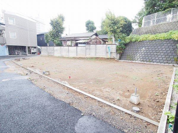 Local photos, including front road. Local (10 May 2013) Shooting