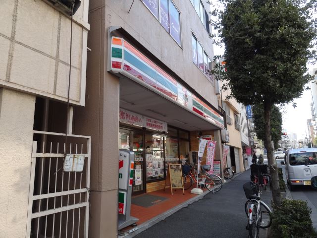 Convenience store. 620m to Seven-Eleven (convenience store)