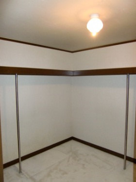 Receipt. Walk-in closet