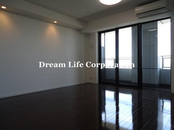 Other room space.  ※ In fact the we use the photos in the same building may be different. 