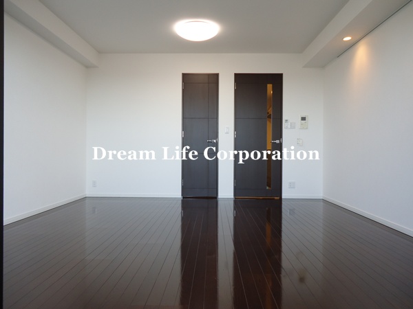 Living and room.  ※ In fact the we use the photos in the same building may be different. 