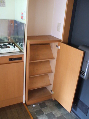 Entrance.  ☆ Cupboard There is also the top.