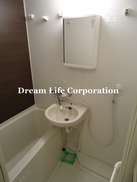 Bath. ※ In fact the we use the photos in the same building may be different.