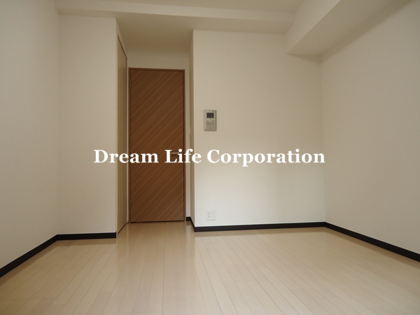 Living and room. ※ In fact the we use the photos in the same building may be different.