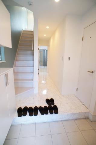 Entrance. Local (September 2013) Shooting