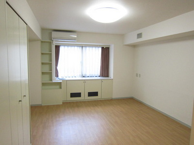 Living and room. Brokerage fees only apply for customers in our shop