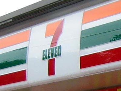 Convenience store. 450m to Seven-Eleven (convenience store)