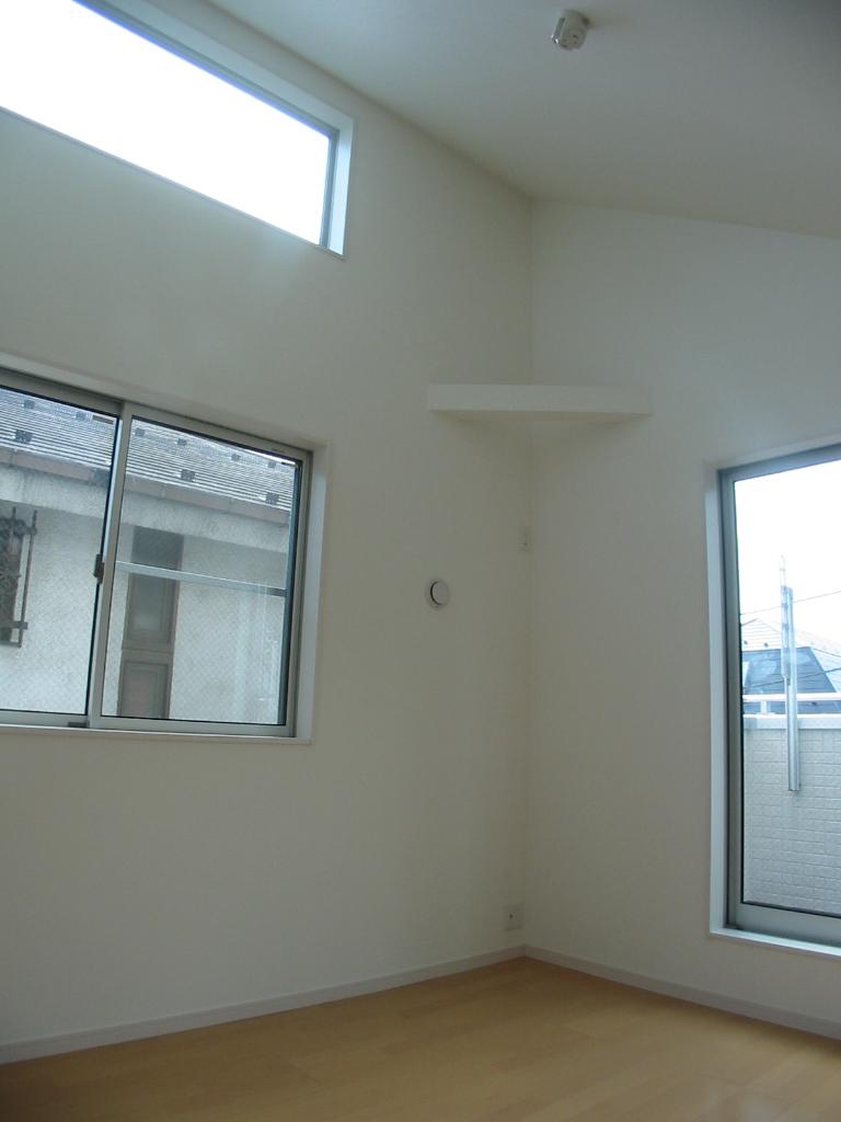 Non-living room. A ceiling height of Western-style.