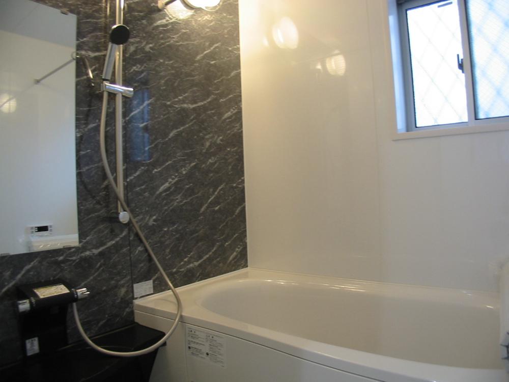 Bathroom. Spacious Hitotsubo bus. Is a bathroom dryer with.