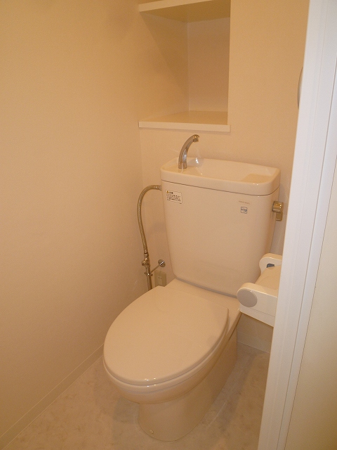 Toilet. Toilet Comforia Shinjuku Gyoen I