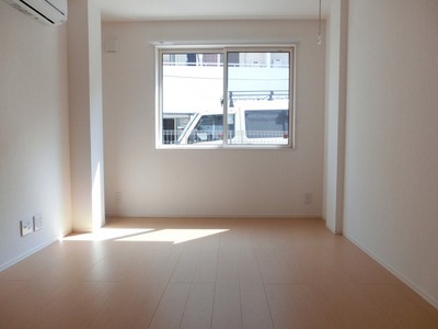 Living and room. Facing south in sunny