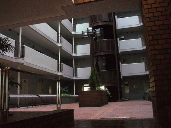 Entrance. Common areas Entrance in the atrium