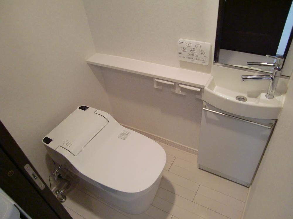 Toilet. Indoor (September 2013) Shooting