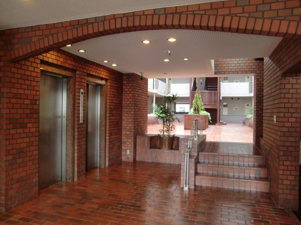 Entrance. Common areas Second floor entrance