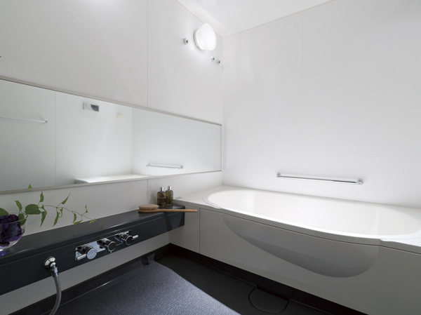 Bathing-wash room.  [Bathroom] Hot water tension to the bathtub, Reheating, Keep warm, Adopt a full Otobasu system that can be automatically operated by a single switch to hot water plus.