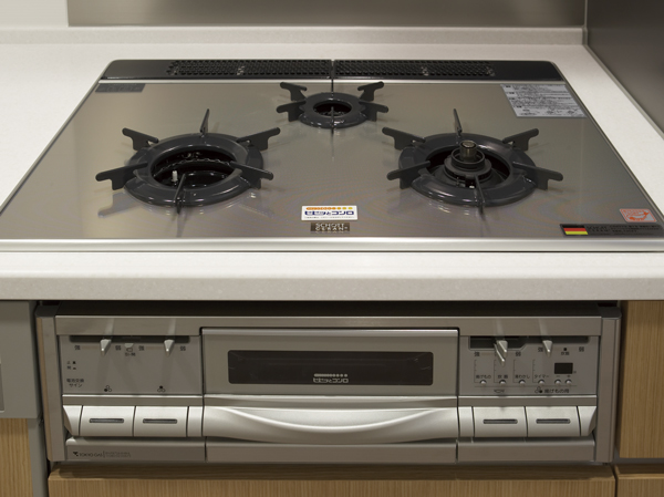 Kitchen.  [Schott glass top plate] It is loved all over the world, Germany ・ Adopt a shot manufactured by heat-resistant ceramic glass top plate. Not only beautiful, Strongly to heat and shock, Difficult dirty luck, It is easy to clean.
