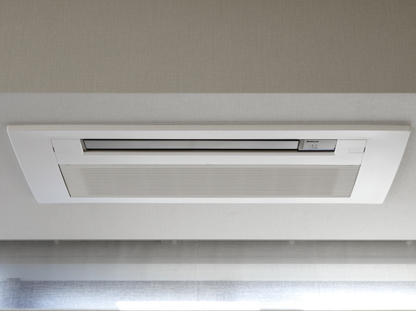 Other.  [Ceiling, cassette-type air conditioner] living ・ The dining, The ceiling cassette type air conditioner that can produce a clean space for the buried have been standard installation. Because it also features dry function not only heating and cooling function, To achieve a comfortable indoor environment through four seasons.  ※ 40th floor ~ 44 floor is standard equipment also to Western-style