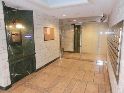 Entrance. Entrance auto lock