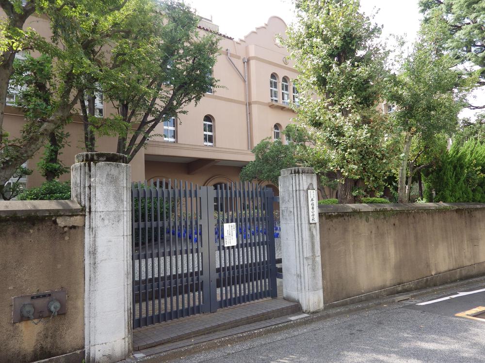 Primary school. 500m to Waseda Elementary School