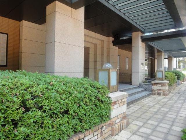 Entrance. Common areas