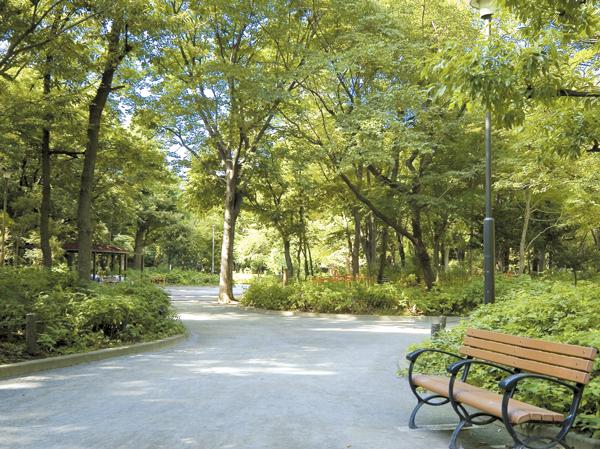 park. 807m to Shinjuku Chuo Park