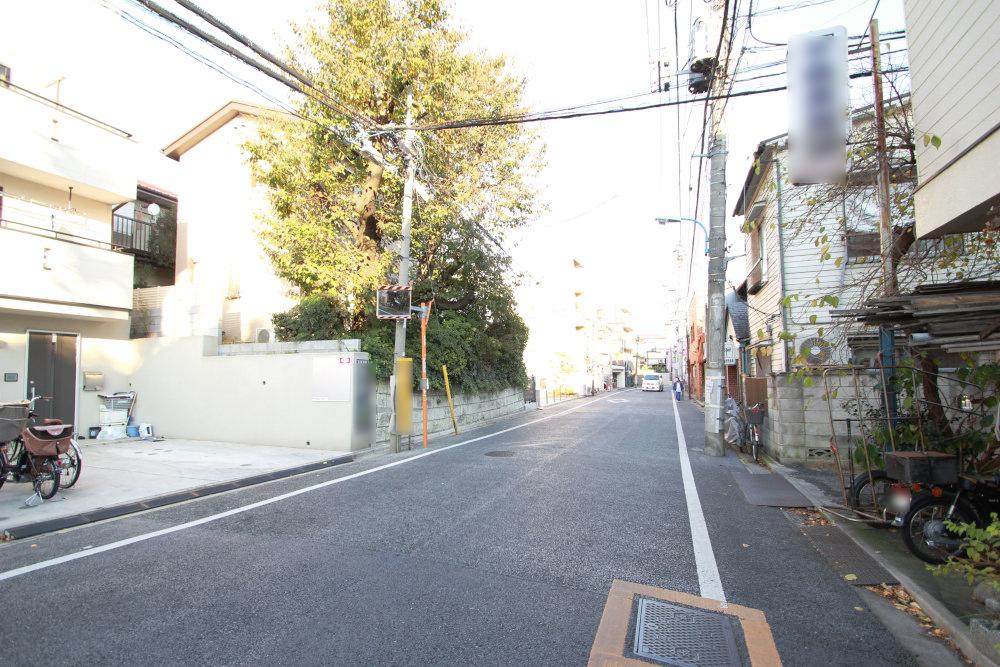 Local photos, including front road. It becomes a clean road. Also there is peace of mind to the traffic volume also fewer children.