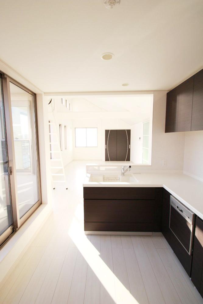 Kitchen. Kitchen was thinking of wife