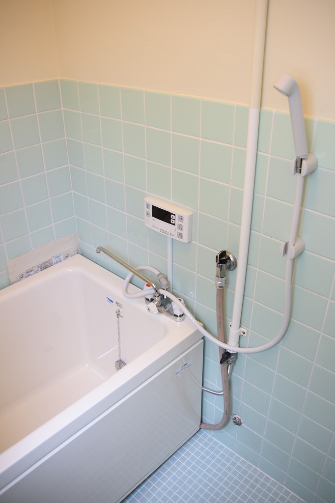 Bath. New exchanged to the hot water supply equation add 炊!