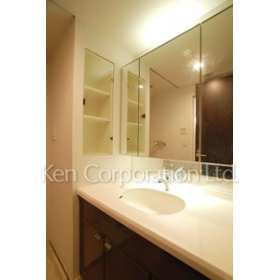 Washroom. Shoot the same type second floor of the room. Specifications may be different.