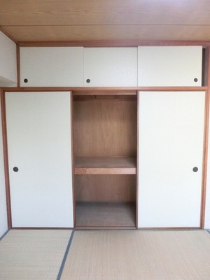 Receipt. 1 between half a storage space