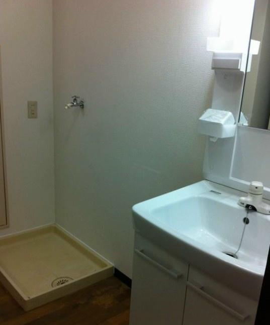 Wash basin, toilet