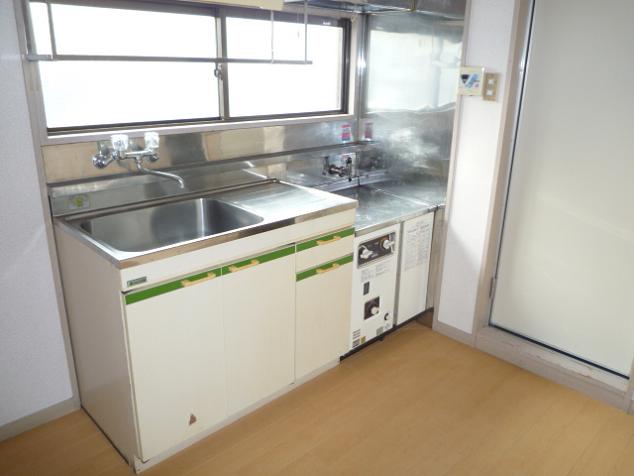 Kitchen. Gas two-burner installation Allowed