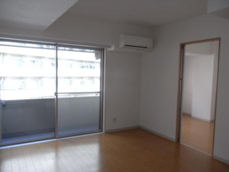 Living and room. Living (flooring re-covered)